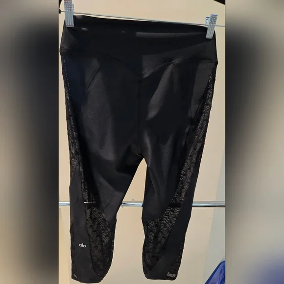 Alo Airlift Mesh High Waist Capri Celeste In Black Size Large - Picture 13 of 13